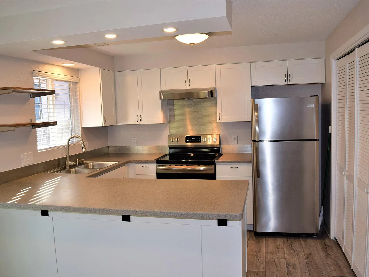 2 bed, 900 sqft, $1,900 — Photo 4