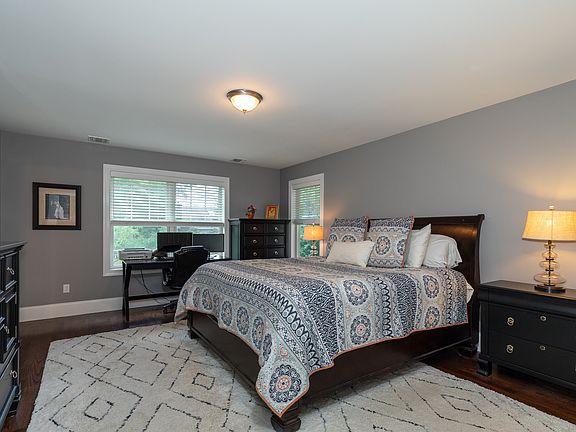3rd image of 102 Penfield Ave