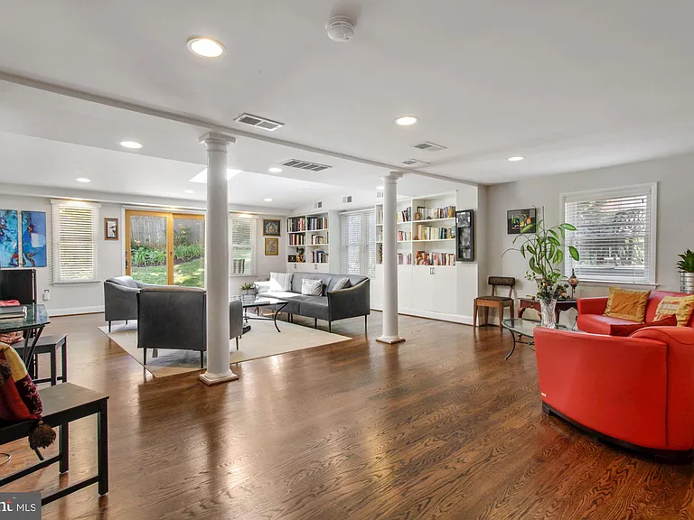 9504 Wadsworth Dr — Photo 34