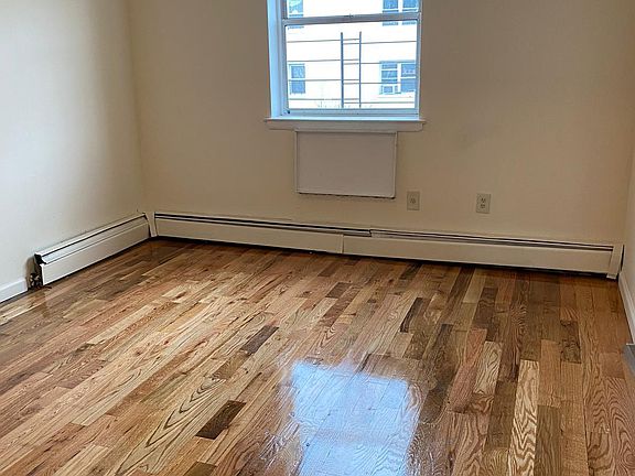 4th image of 607 Hollywood Ave APT 3