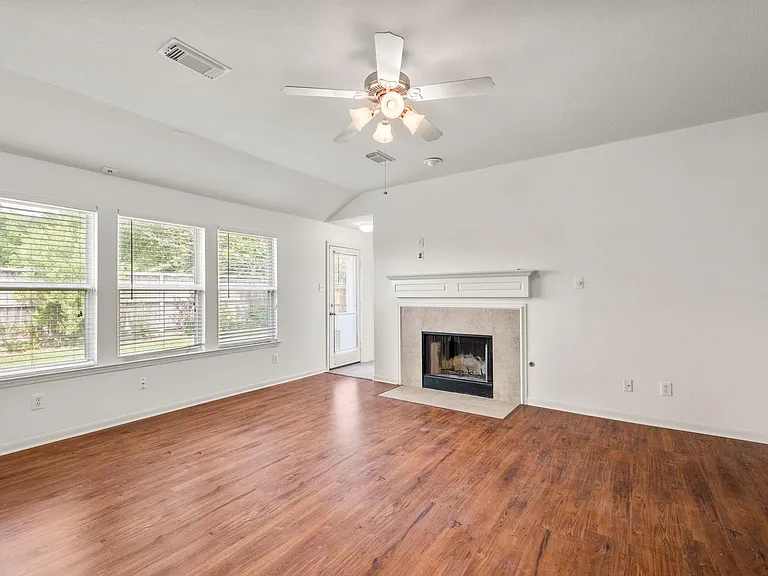 3211 Falcon Trail Dr — Photo 16