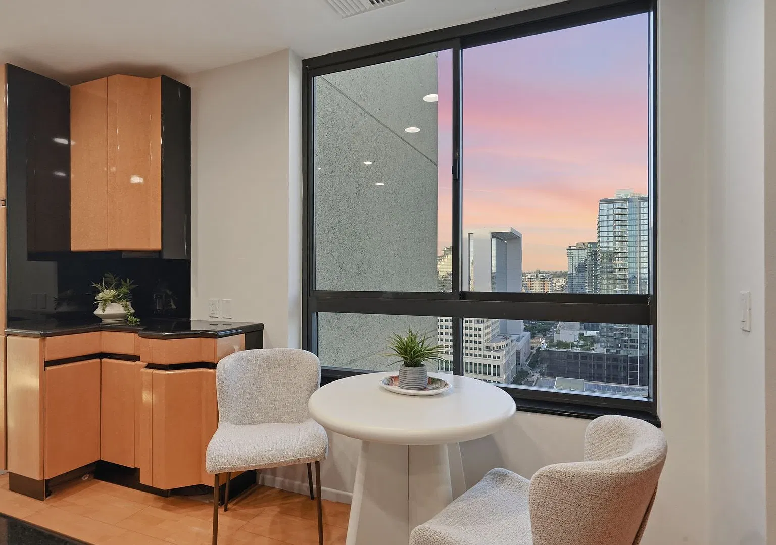 Luxury Penthouse Panoramic Bay & City Views For Rent — Photo 4