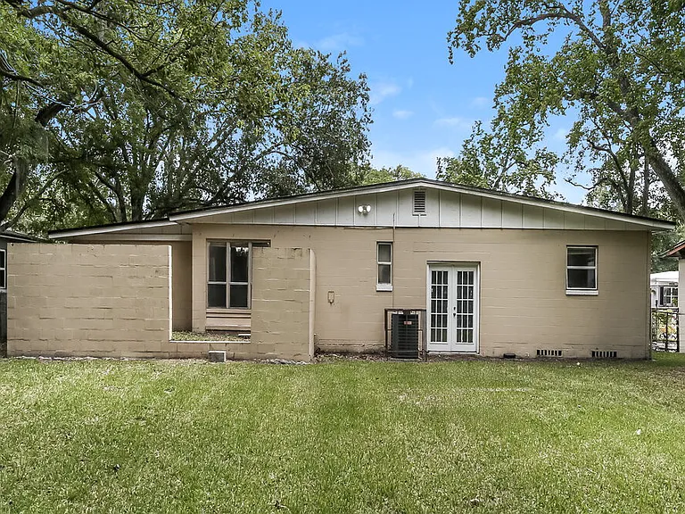 6511 Burgundy Rd S — Photo 16