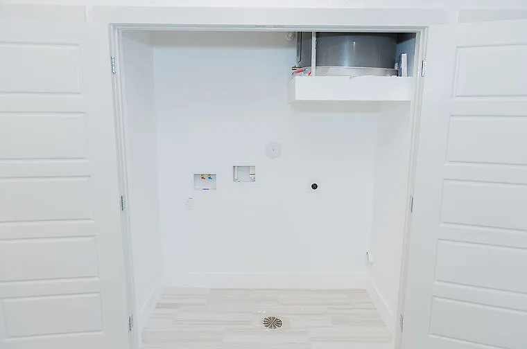 1514 E 15th St #2 — Photo 9
