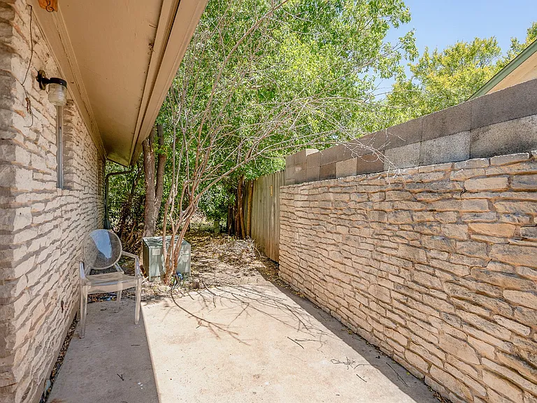 8603 Woodstone Dr #B — Photo 15
