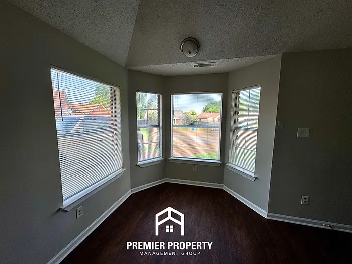 5340 Village Oak Cv — Photo 6