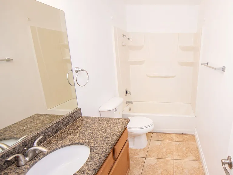 455 Ballantyne St #8 — Photo 13