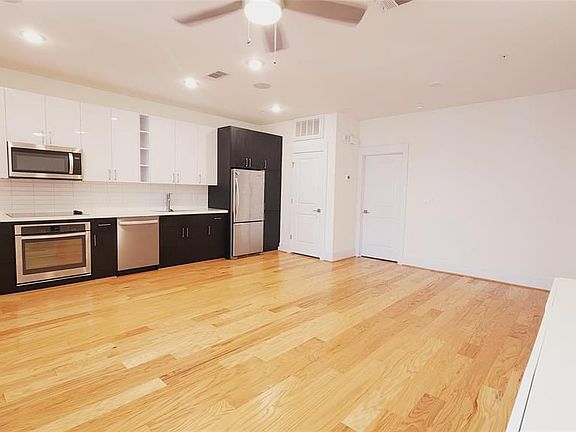 2nd image of 2401 Crawford St #B109