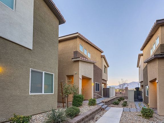3rd image of 4472 Sapphire Moon Ave
