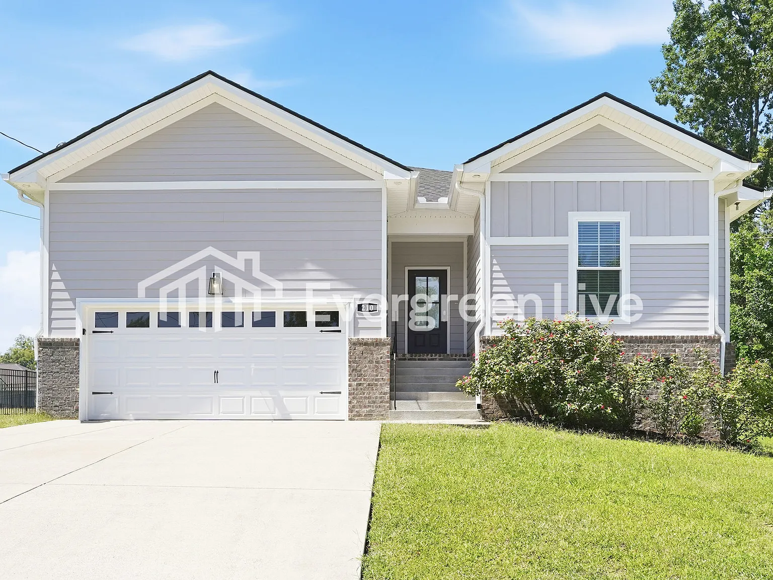3 bed, 2.5 bath, 1624 sqft, $2,045 — Photo 1