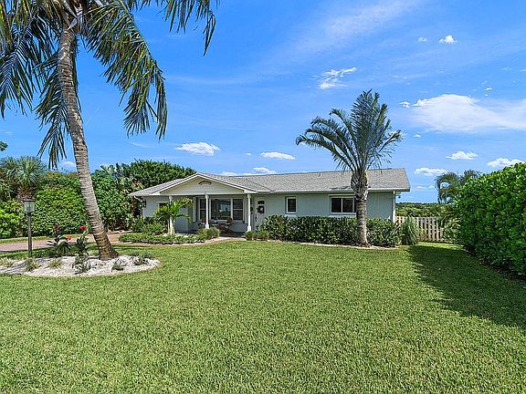 4th image of 1205 NE Oceanview Cir