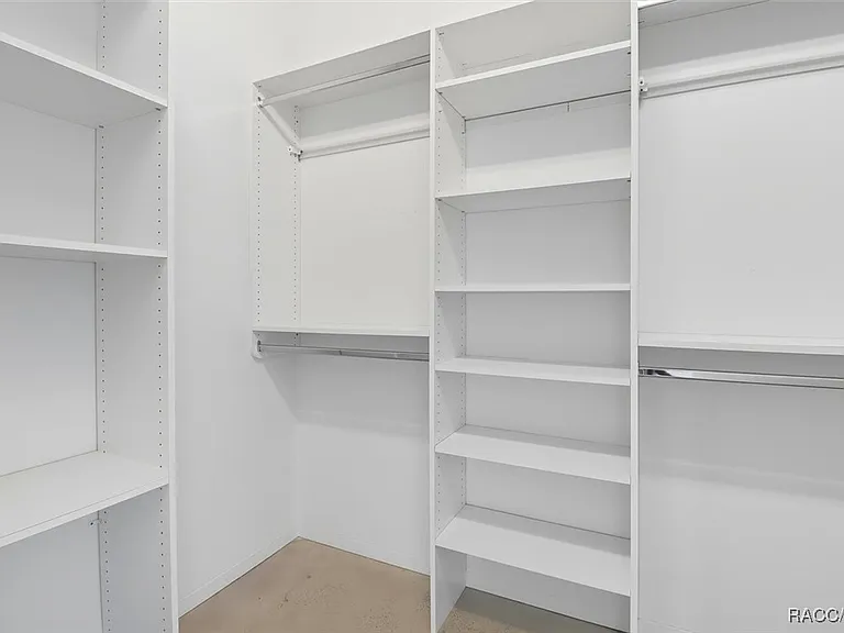 302 SE Broadway St #460 — Photo 27