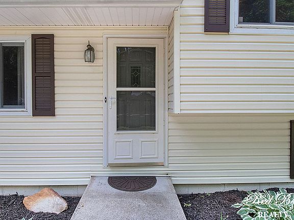 3rd image of 10444 Glenwood Ave