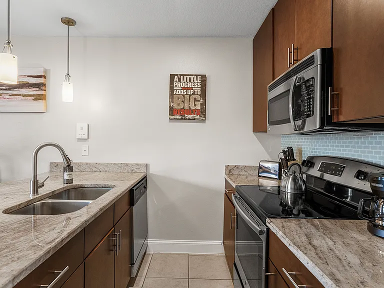 202 N Fremont Ave — Photo 1