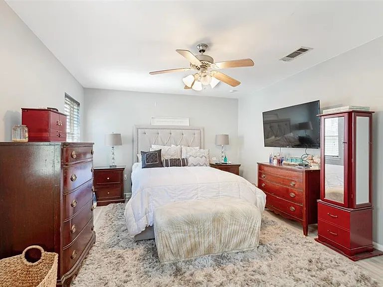 15826 New Market Dr — Photo 12