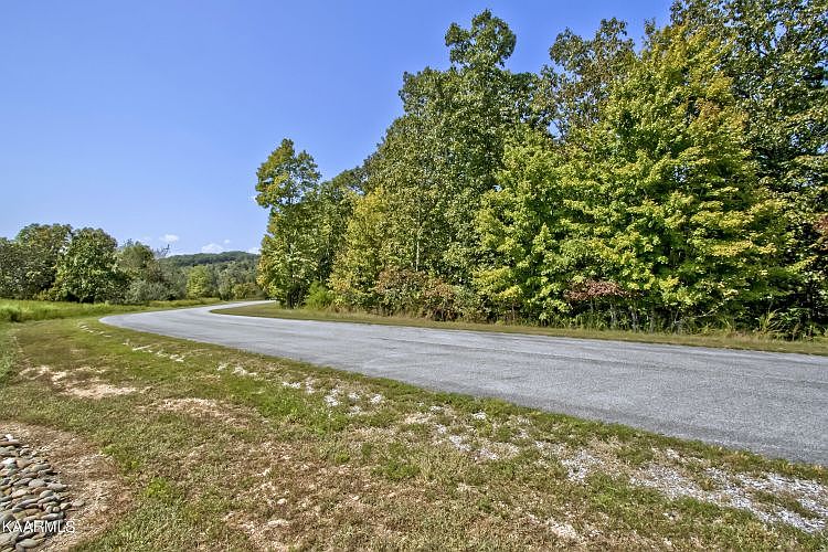 1st image of Emerald Pointe Cir