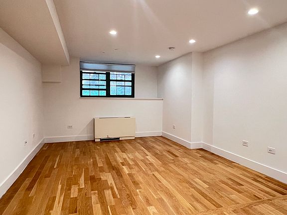 2nd image of 220 E 22nd St APT Glt