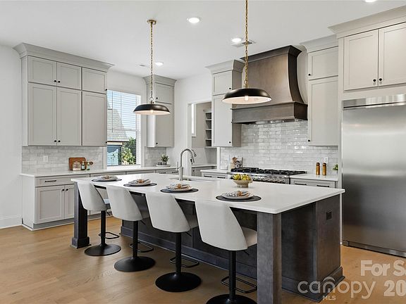 5th image of 321 Westvale Dr