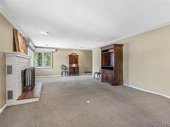 4th image of 619 W Main St