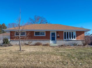 N80W14914 Manhattan Dr, Menomonee Falls, WI 53051