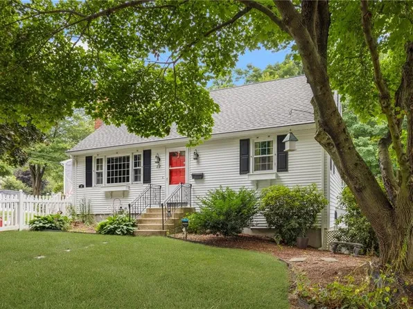 27 Jambray Ave, Warwick, RI 02886