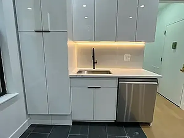 30-32 33rd Street image 2 of 6