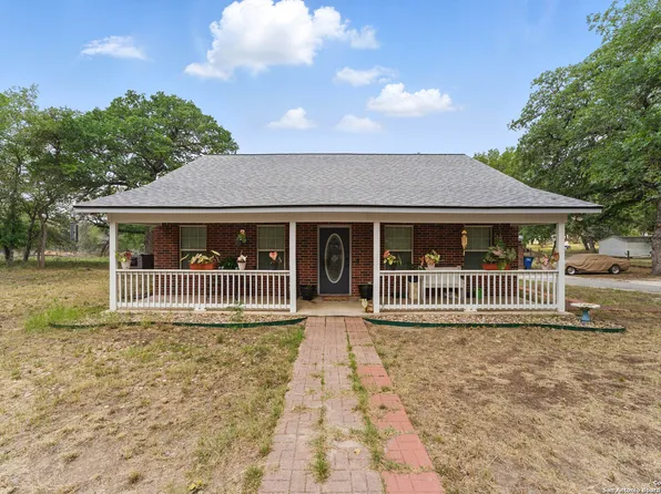 748 Falling Leaves, Adkins, TX 78101