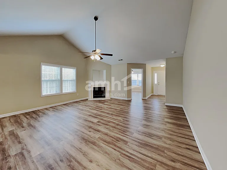 114 Elgin Ln — Photo 6