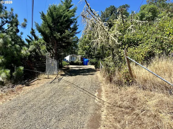 567 Braunda Dr, Roseburg, OR 97471