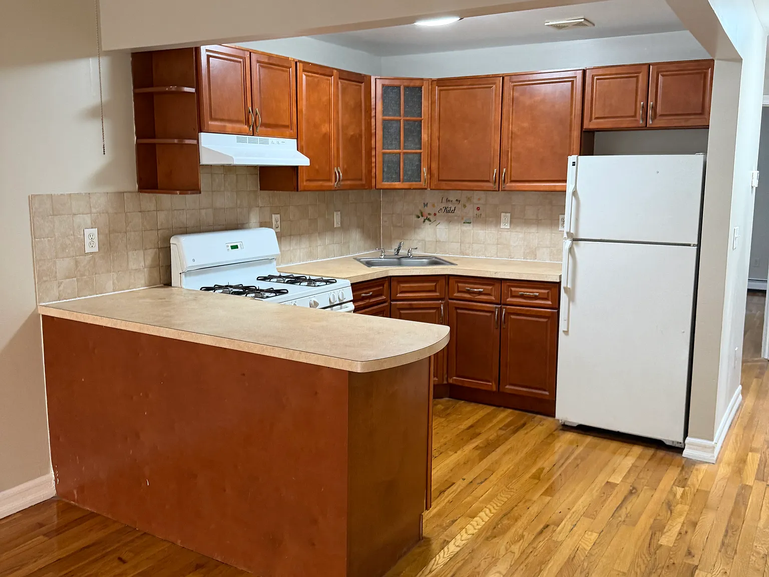 3 bed, 1100 sqft, $3,750 — Photo 2
