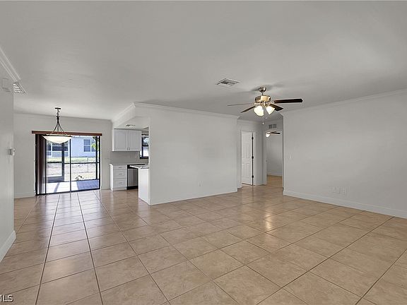 4th image of 2122 SW Santa Barbara Pl