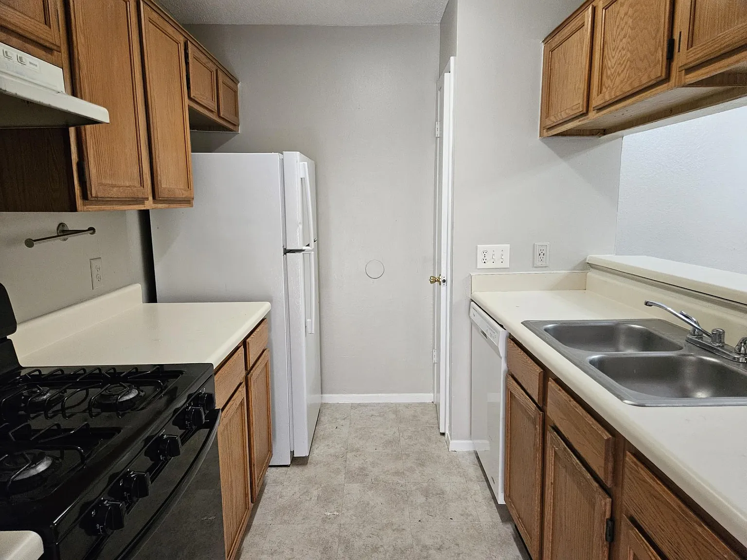 2 bed, 2.0 bath, 889 sqft, $1,350 — Photo 3
