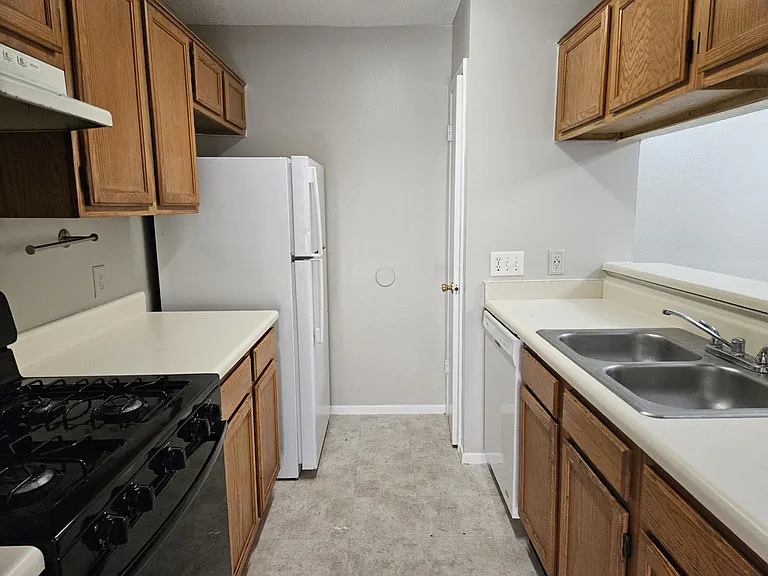 805 Lexington Rd #B — Photo 3