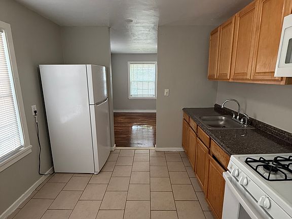 4th image of 30 Hilltop Rd #1R