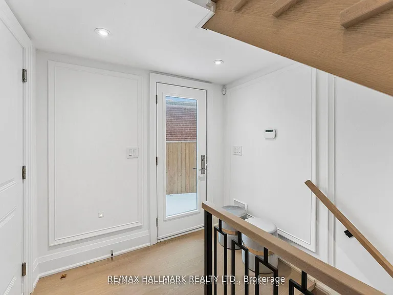 42 Agar Cres #MAIN 2ND FLOOR — Photo 24