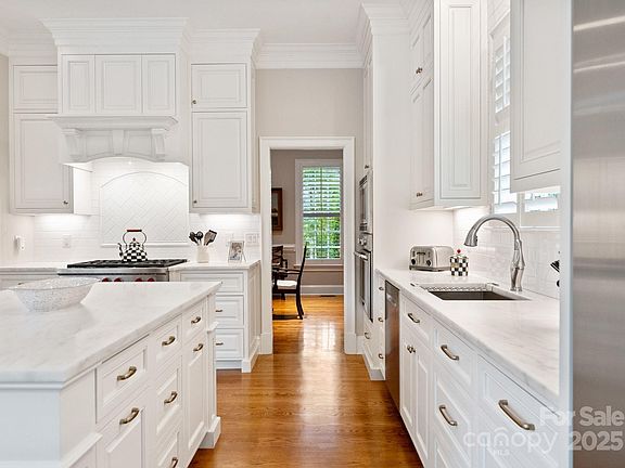 4th image of 5006 Fairlawn Crescent Ct
