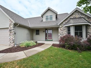 1100 E Kelly Ct, Oak Creek, WI 53154