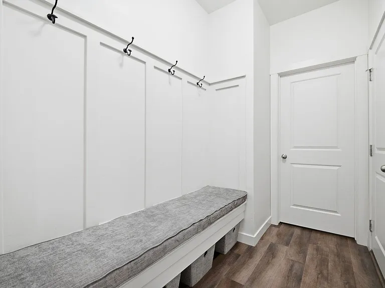 394 W Parkway Dr — Photo 20