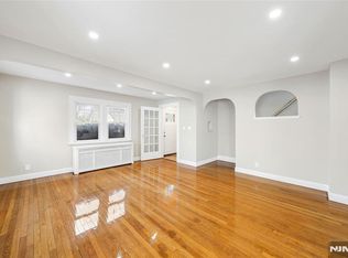 100 Intervale Rd, Teaneck, NJ 07666