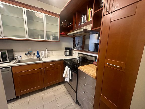 5th image of 14 Westland Ave APT 2