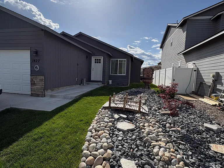 1422 Sally Jean Way — Photo 2