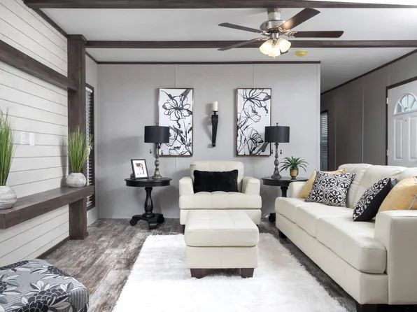 1800 N Live Oak St, Rockport, TX