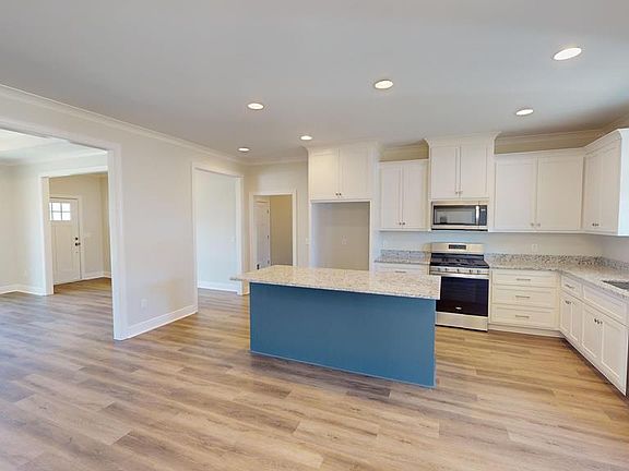 4th image of 110 Leaf St