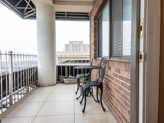 5th image of 355 S Broadway Unit 305
