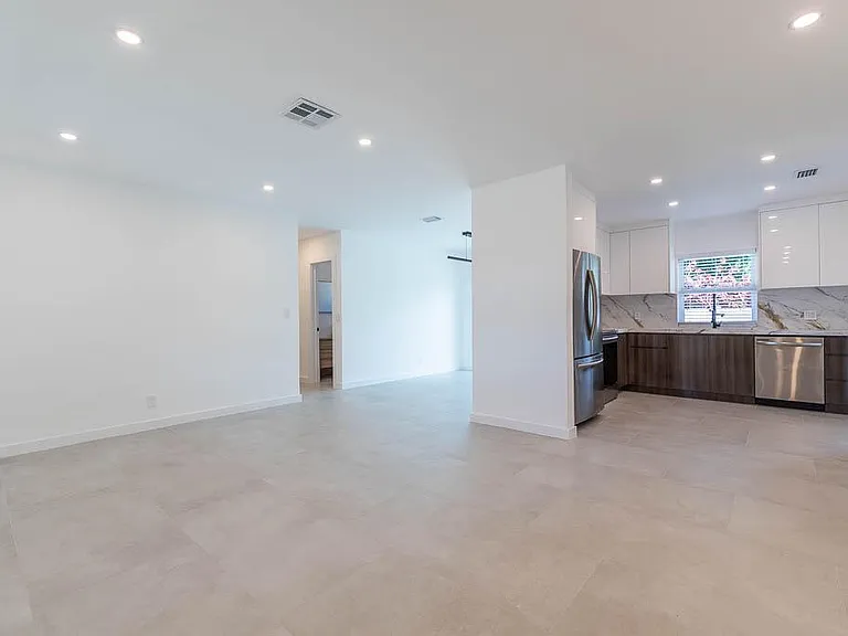 2712 Lake Ida Rd — Photo 11