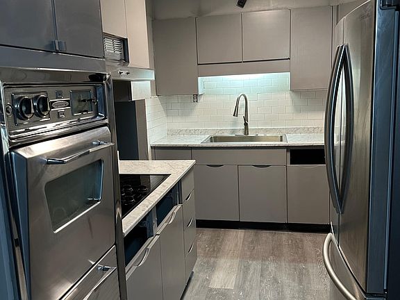 3rd image of 2725 W Radan Ct