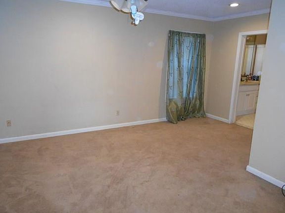 2nd image of 584 Lake Manor Dr