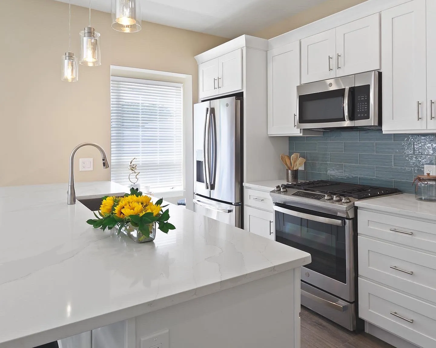 1 bed, 1.0 bath, 686 sqft, $2,400 — Photo 2