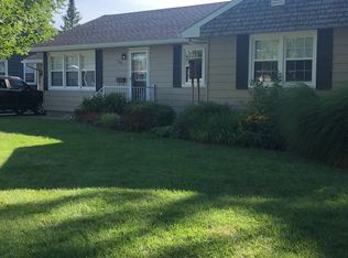 730 N 13th St, Clinton, IA 52732