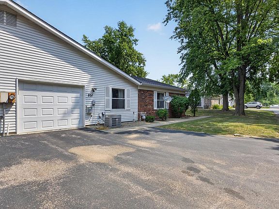 3rd image of 851 E Waterloo Ct